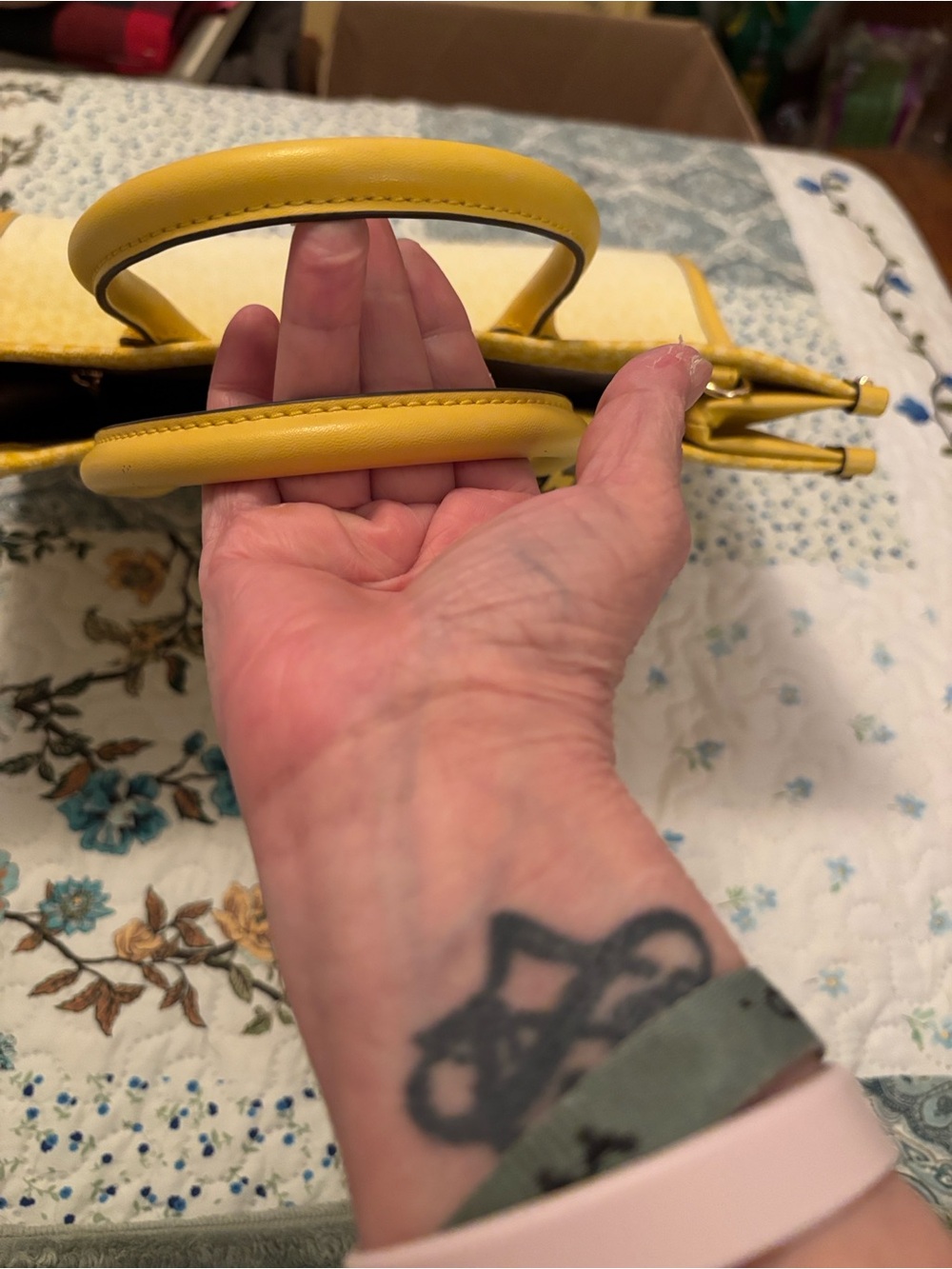 Michael Kors authentic ombre Yellow Trim Canvas Tote - Picture 4 of 16